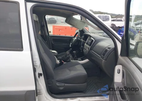 2005 Mazda Tribute I из США, поврежденный, VIN 4F2YZ02Z75KM28678